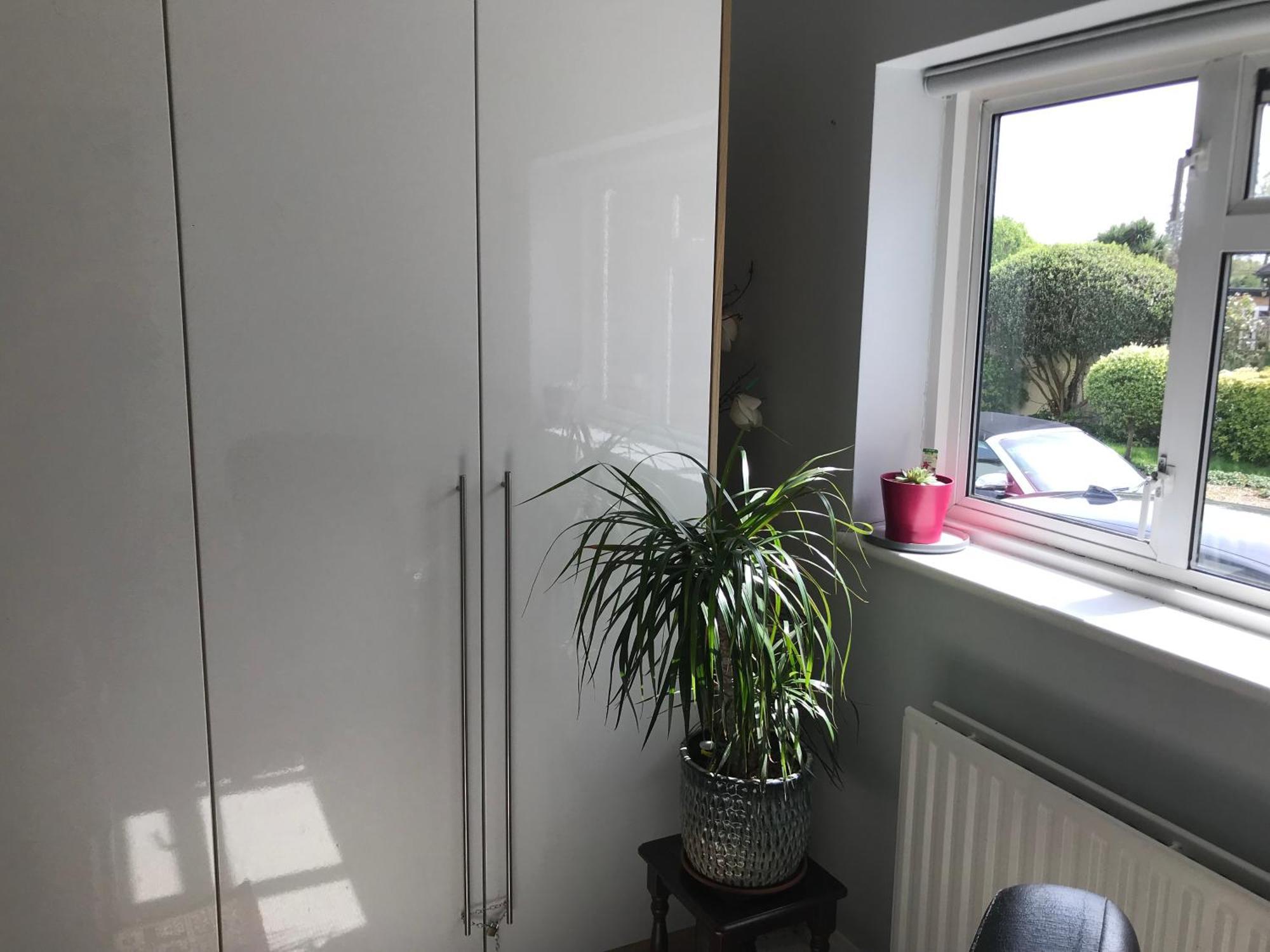 Cozy Double Bedroom In Stunning Bungalow On River Thames - Near Thorpe Park/Royal Holloway University/20Mins From Heathrow Staines-upon-Thames Екстер'єр фото