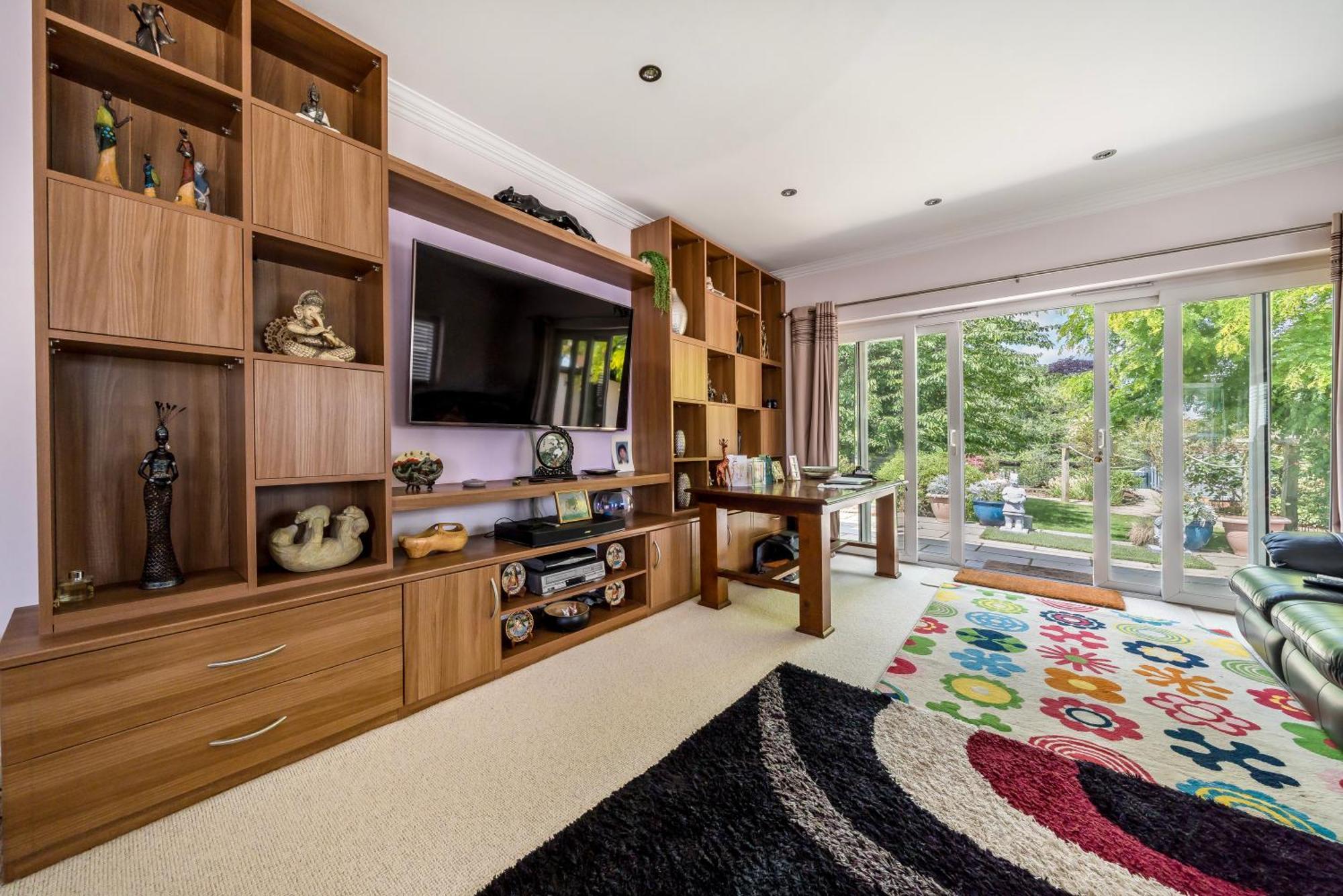 Cozy Double Bedroom In Stunning Bungalow On River Thames - Near Thorpe Park/Royal Holloway University/20Mins From Heathrow Staines-upon-Thames Екстер'єр фото